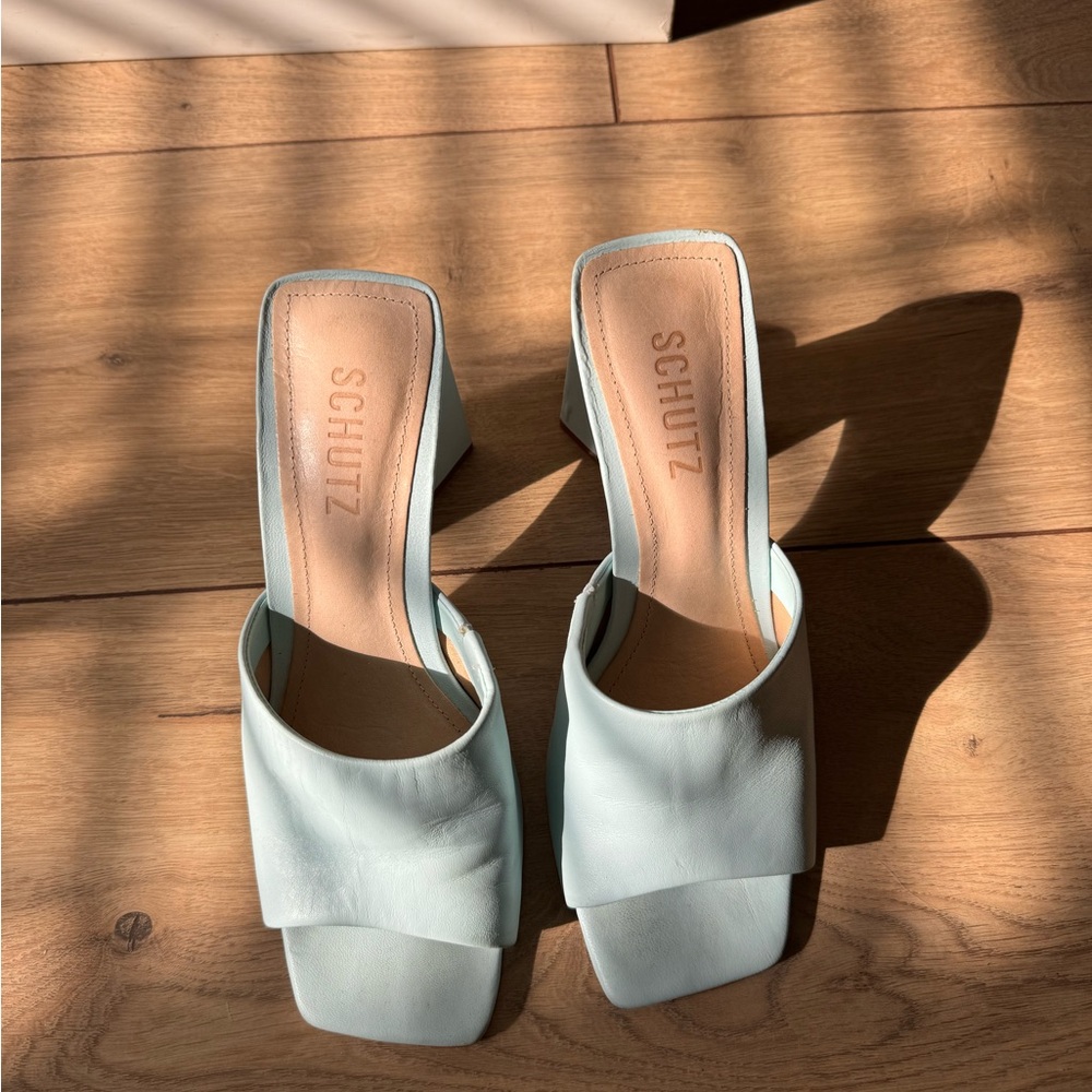 Schutz sandals in excellent condition. Worn only twice size 6,5 us, or 37 EU